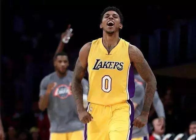 与欧冠窗口 与欧冠窗口